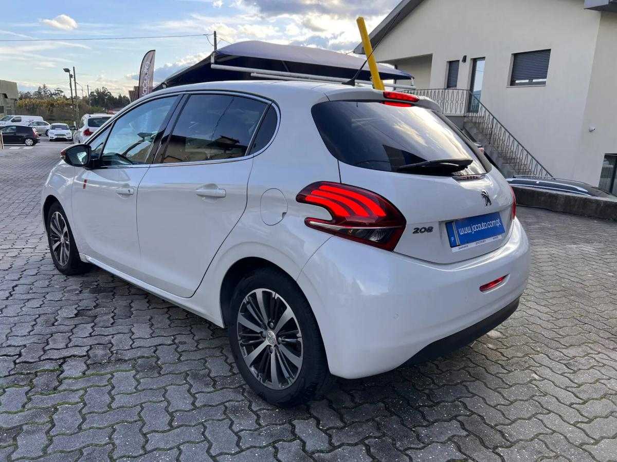 peugeot-208-2016-diesel-1560cc
