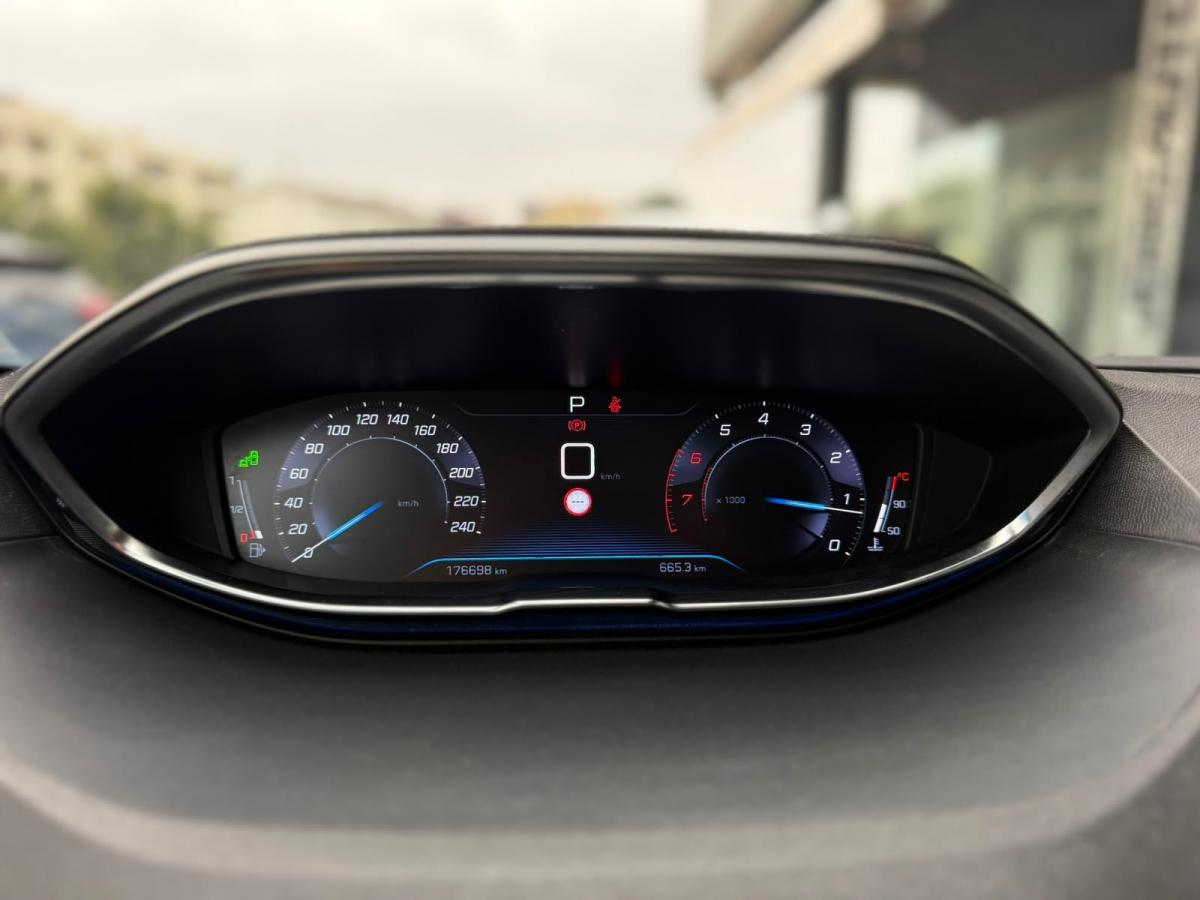 peugeot-5008-2019-gasolina-1199cc