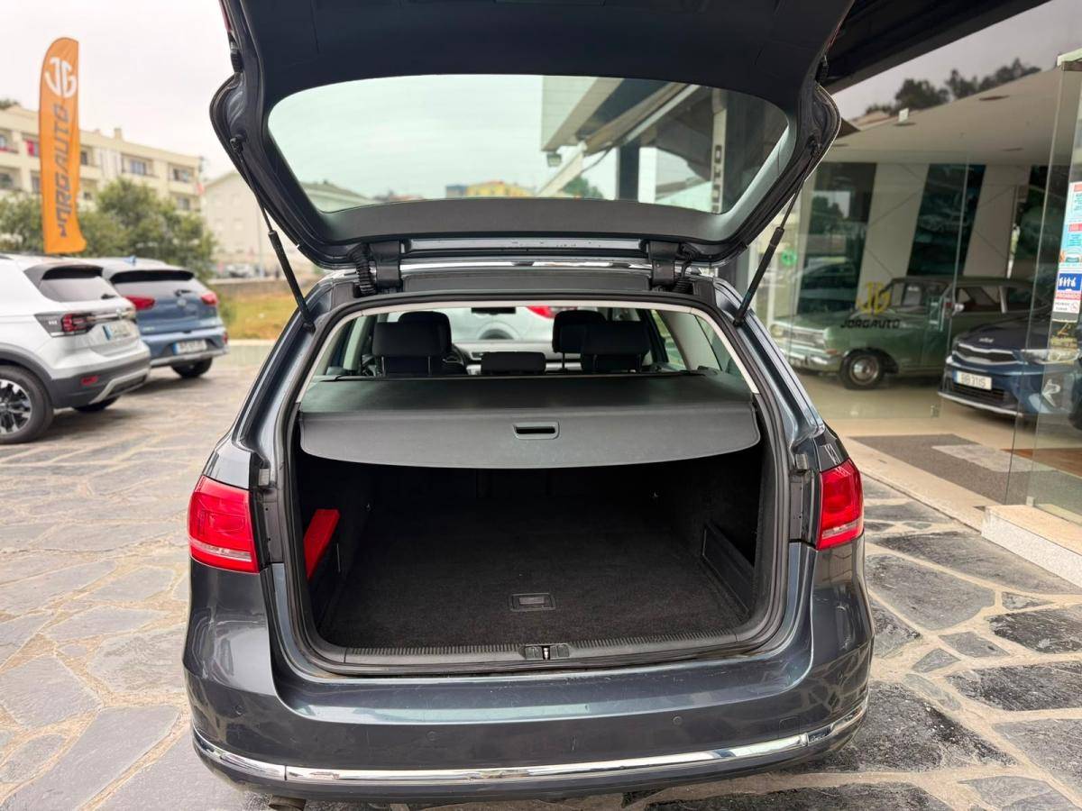 volkswagen-passat-variant-2011-diesel-1598cc