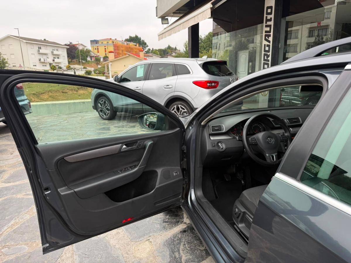volkswagen-passat-variant-2011-diesel-1598cc