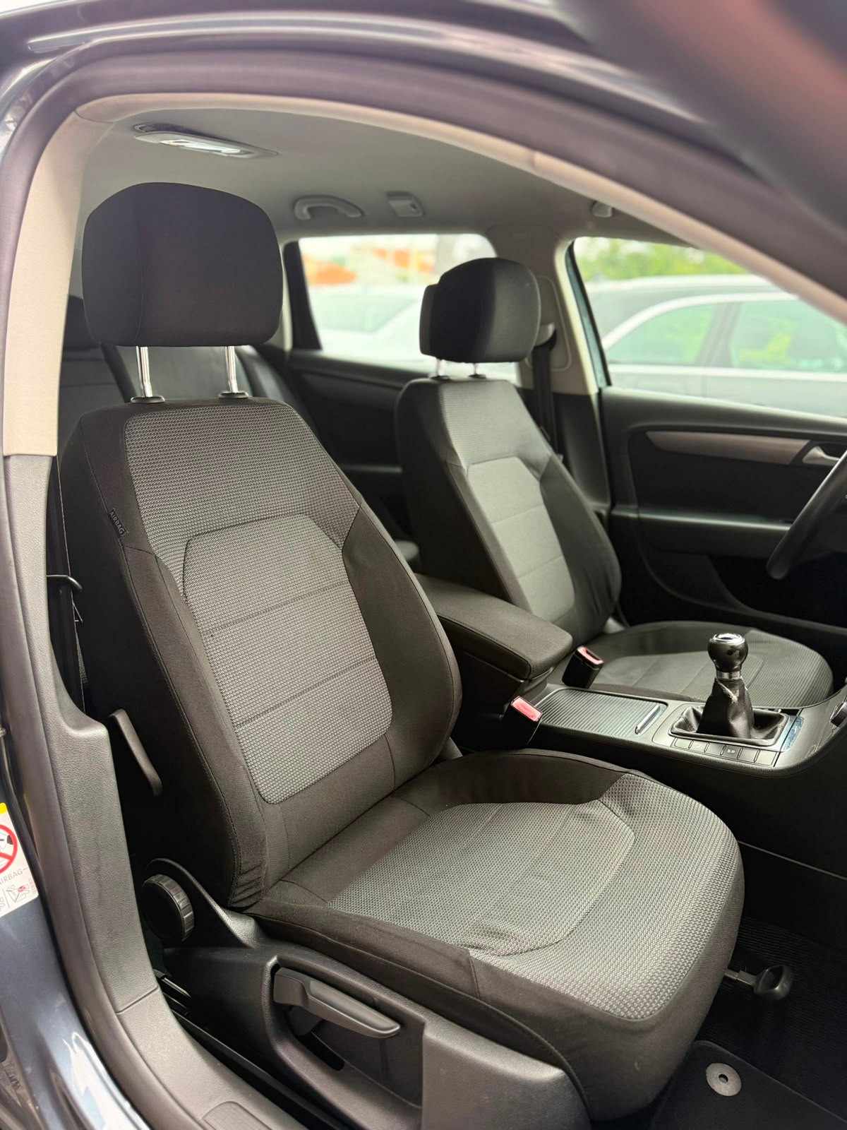 volkswagen-passat-variant-2011-diesel-1598cc