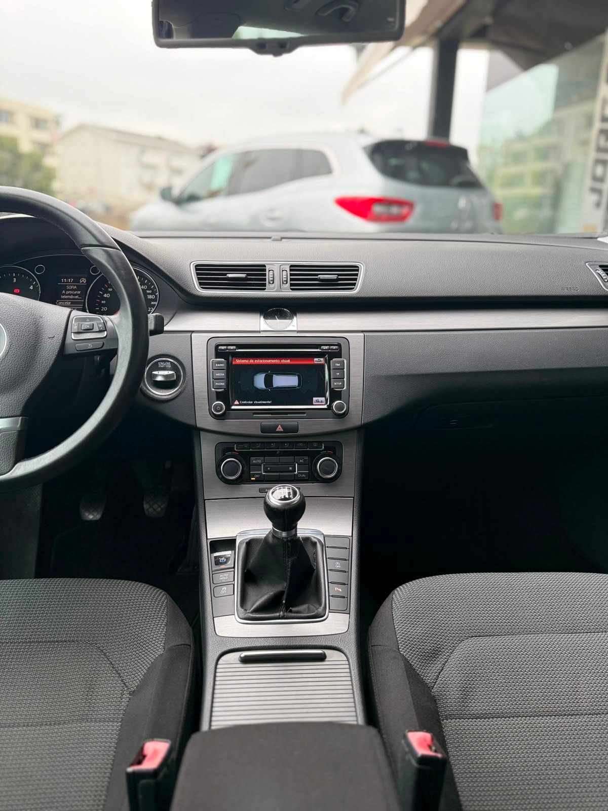 volkswagen-passat-variant-2011-diesel-1598cc
