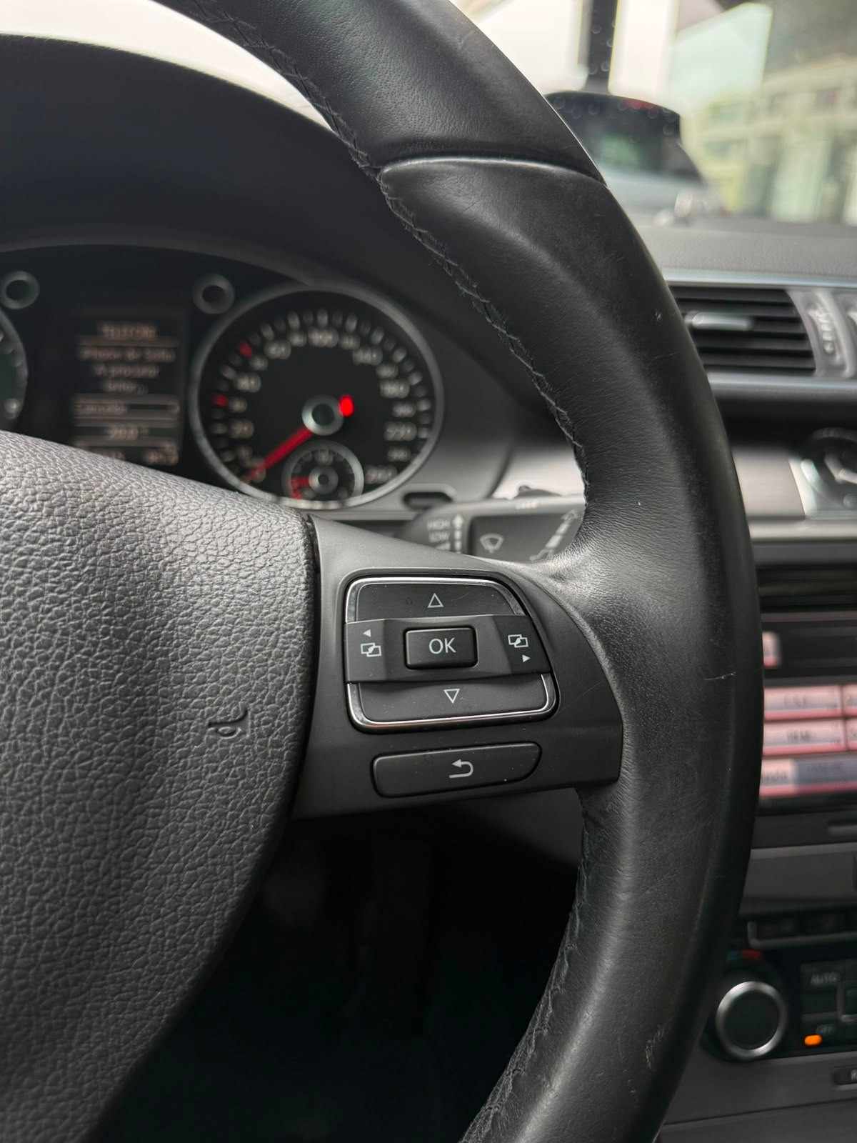 volkswagen-passat-variant-2011-diesel-1598cc