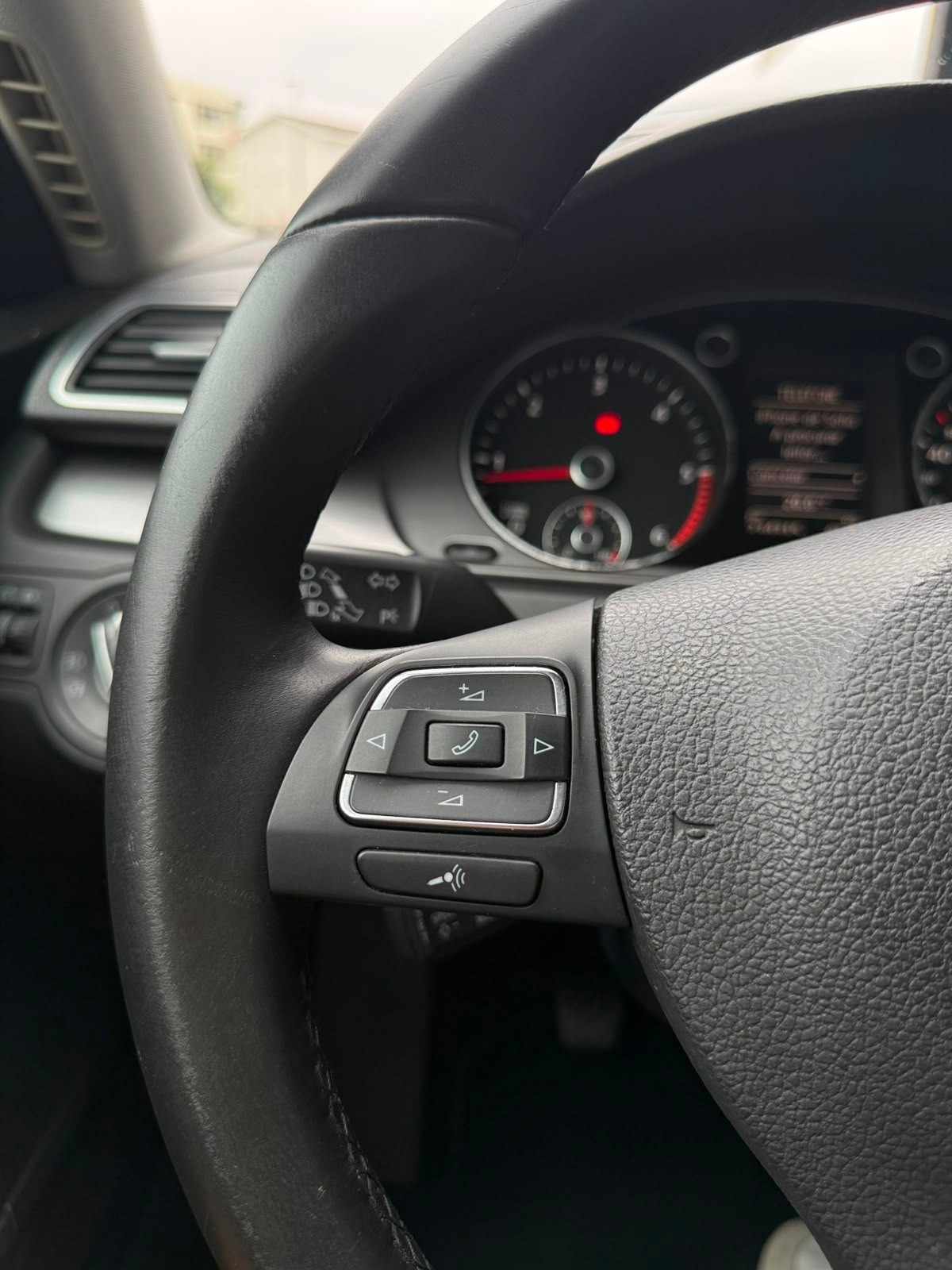 volkswagen-passat-variant-2011-diesel-1598cc