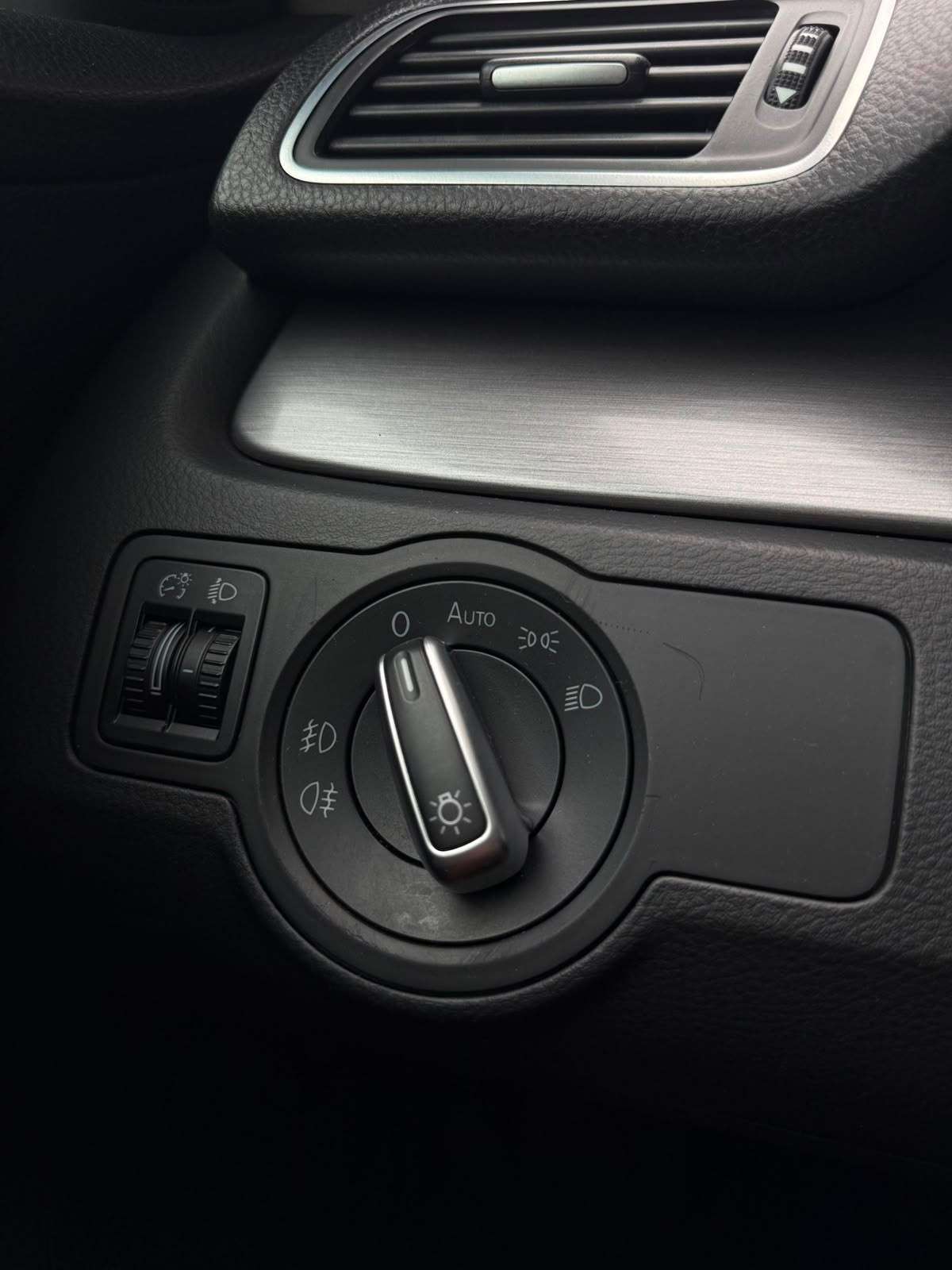 volkswagen-passat-variant-2011-diesel-1598cc
