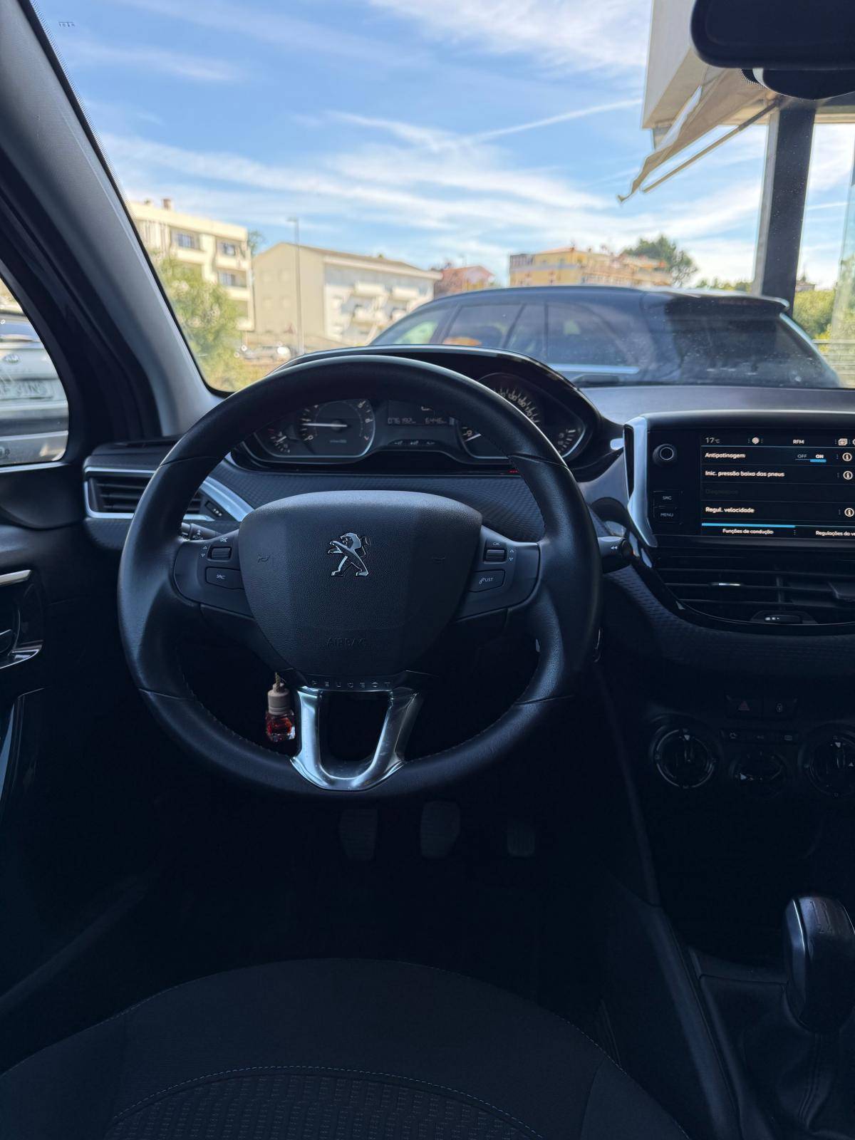 peugeot-208-2019-gasolina-1199cc