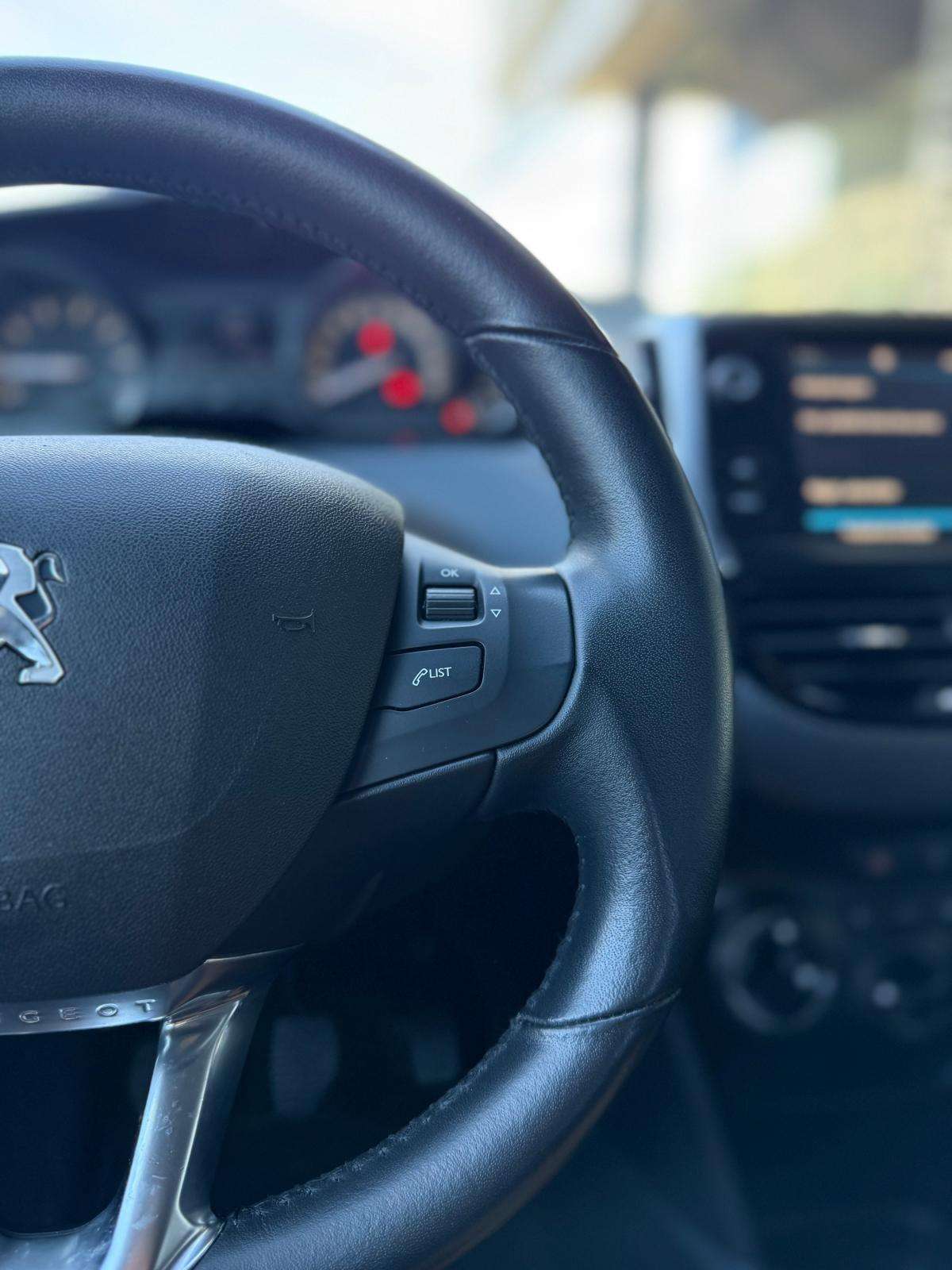 peugeot-208-2019-gasolina-1199cc