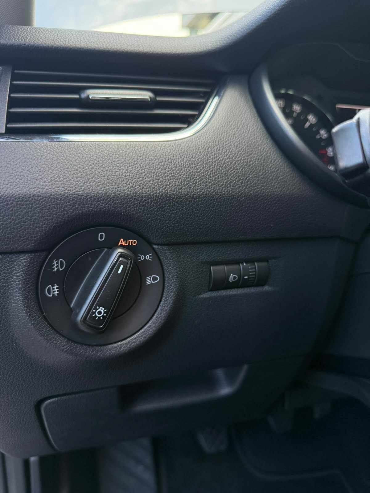 skoda-octavia-break-2014-diesel-1598cc