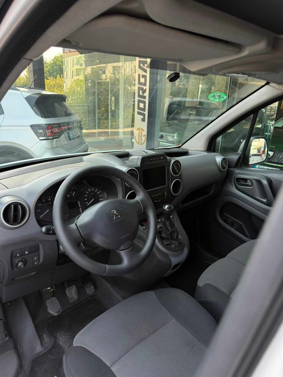 peugeot-partner-2018-diesel-1560cc