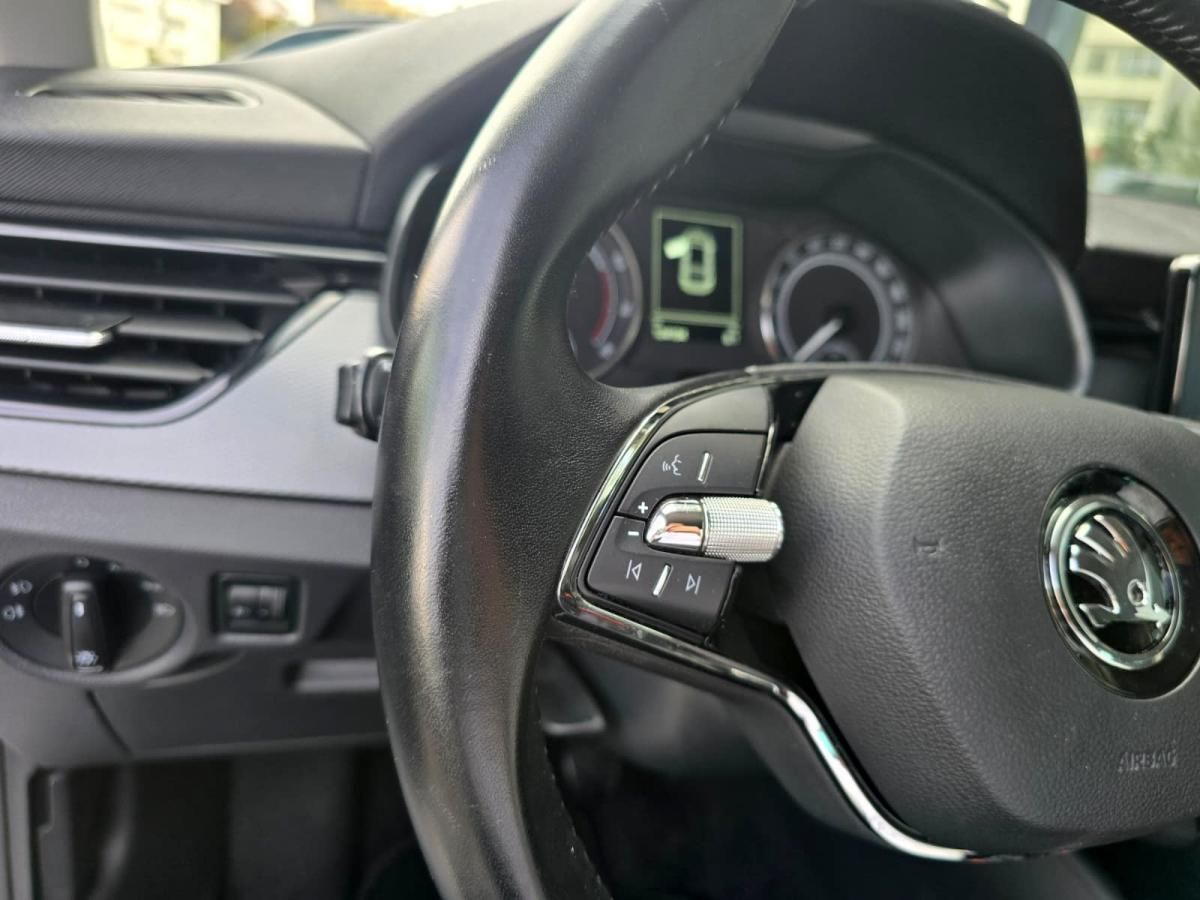 skoda-scala-2023-gasolina-999cc