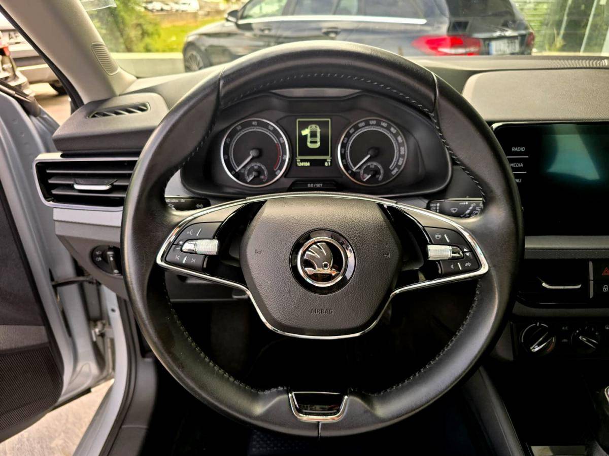 skoda-scala-2023-gasolina-999cc