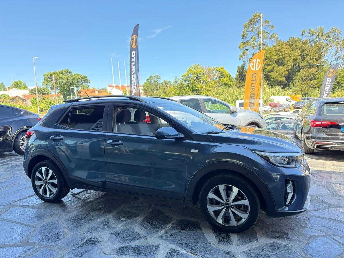 kia-stonic-2023-gasolina-1197cc