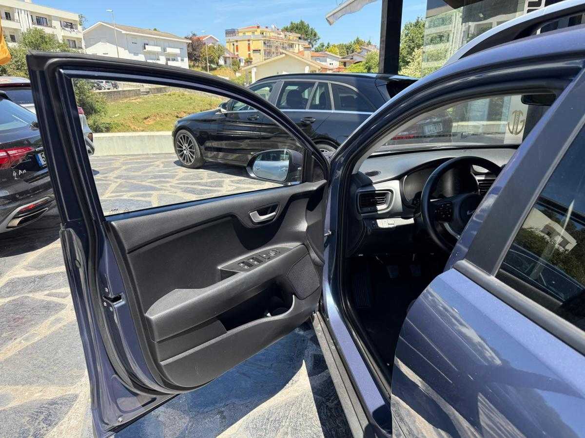 kia-stonic-2023-gasolina-1197cc