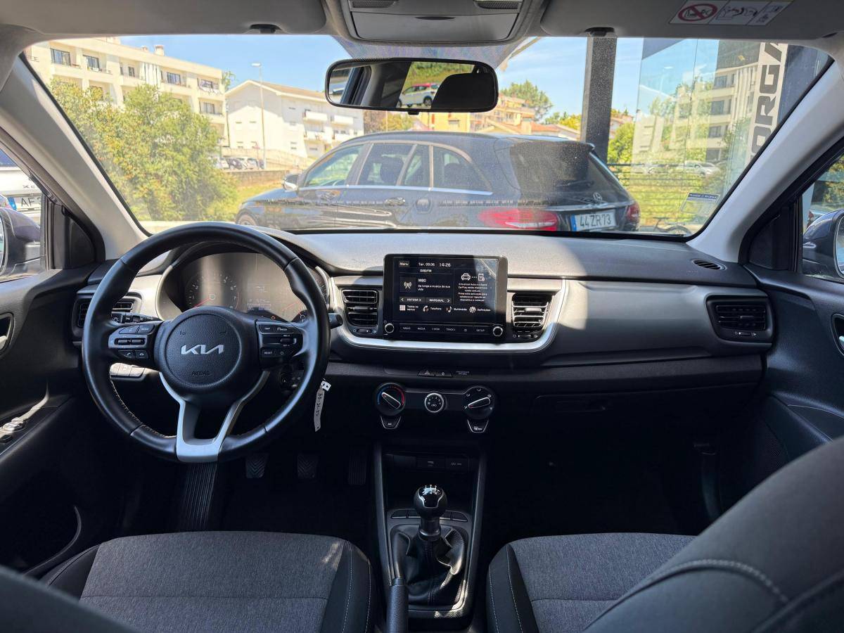 kia-stonic-2023-gasolina-1197cc