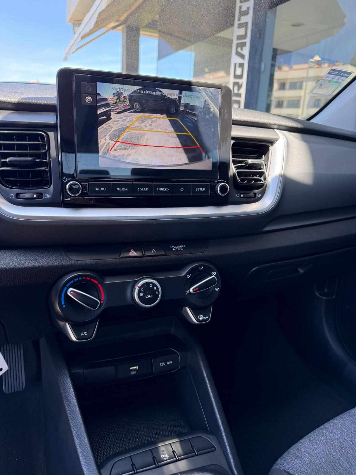 kia-stonic-2023-gasolina-1197cc