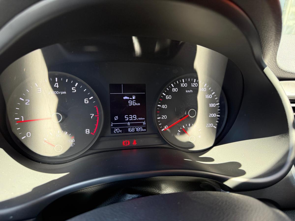 kia-stonic-2023-gasolina-1197cc