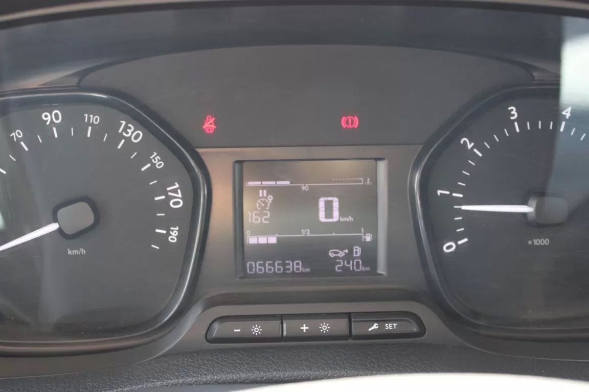opel-vivaro-2022-diesel-1499cc