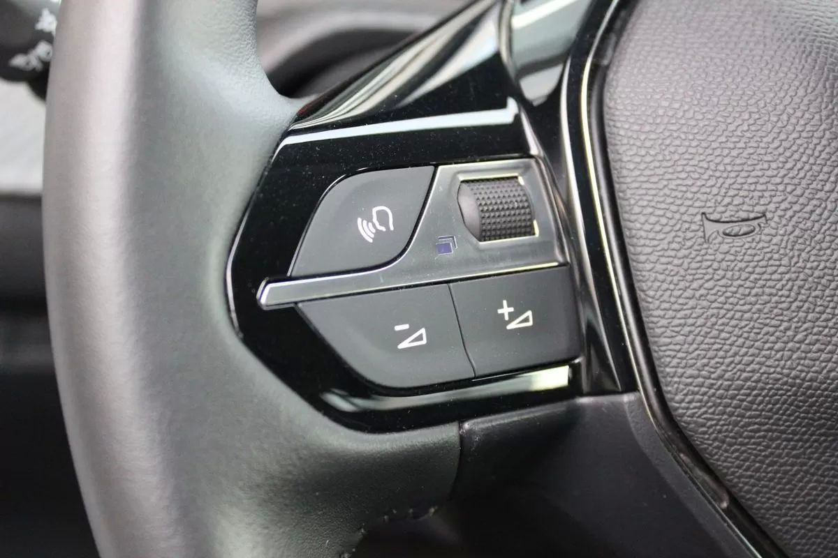 peugeot-208-2024-gasolina-1199cc