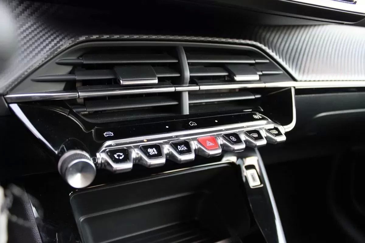 peugeot-208-2024-gasolina-1199cc