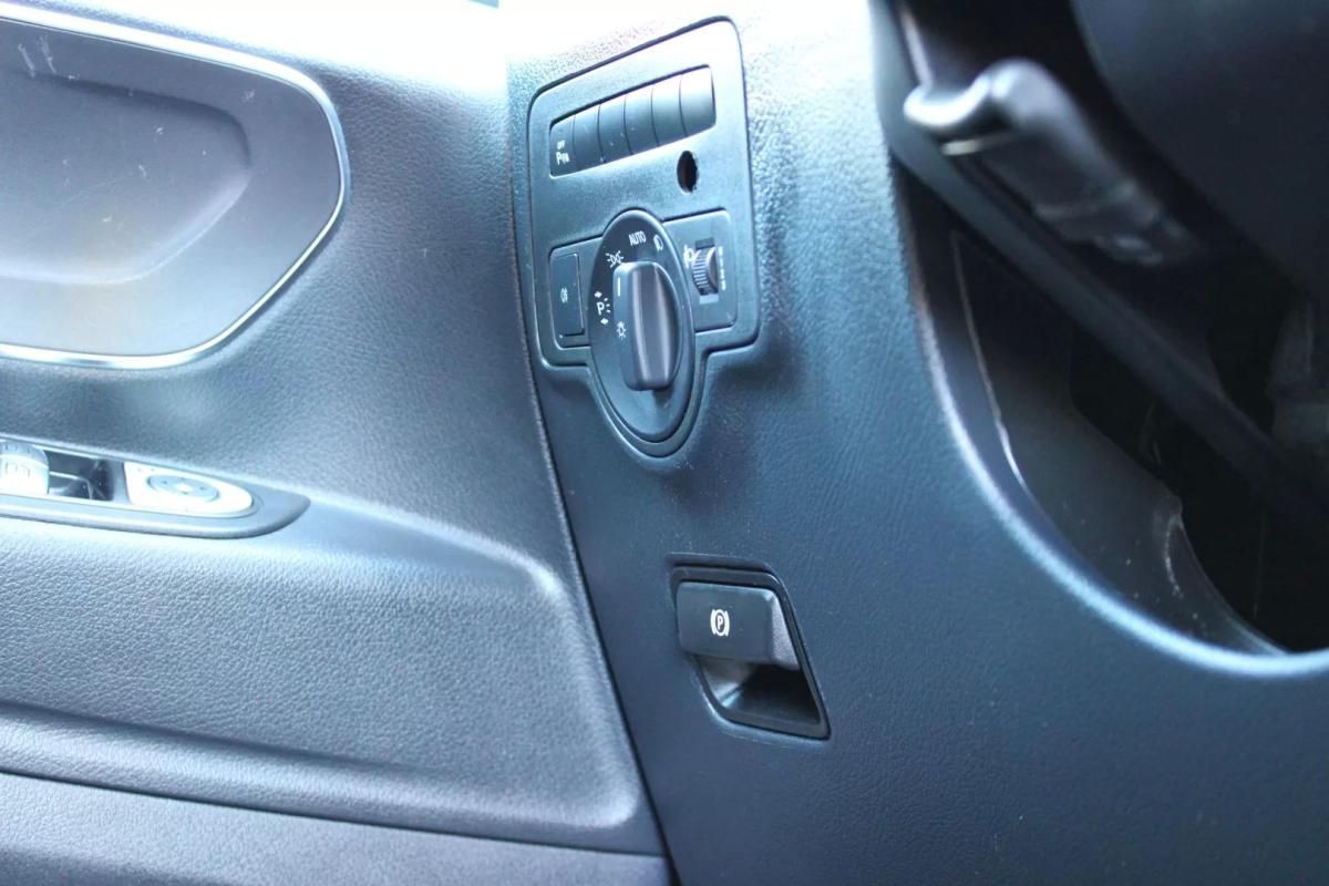 mercedes-benz-vito-2021-diesel-1950cc