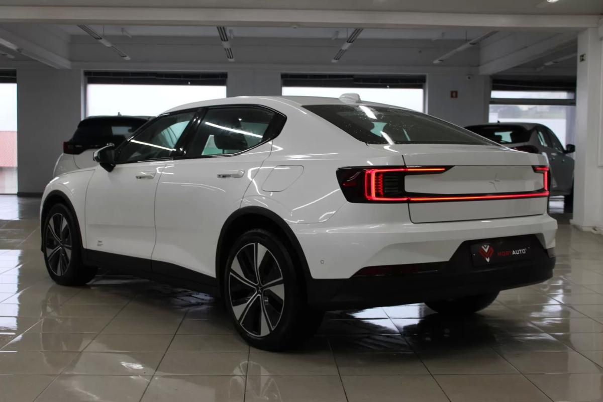 polestar-2-2023-eletrico-200cc