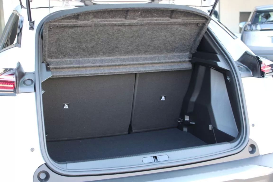 peugeot-2008-2024-gasolina-1199cc