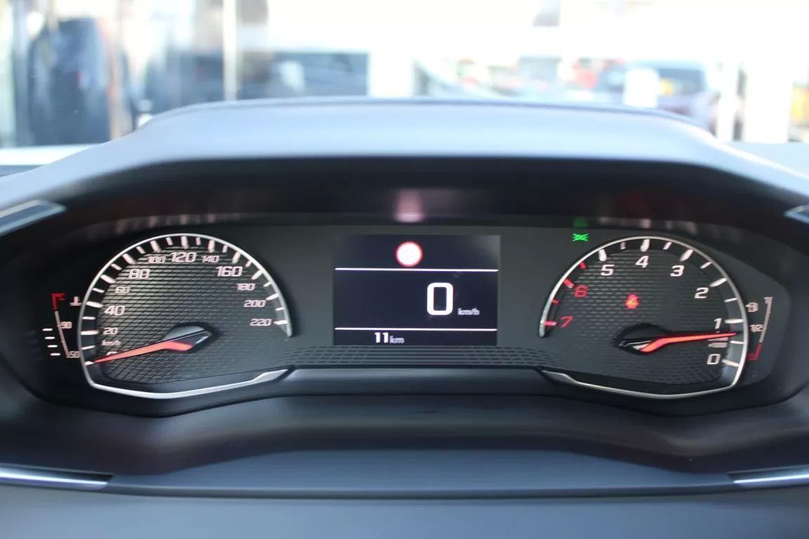 peugeot-2008-2024-gasolina-1199cc