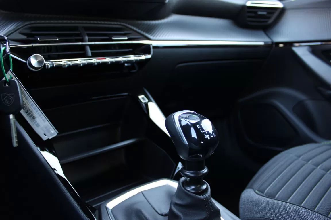 peugeot-2008-2024-gasolina-1199cc