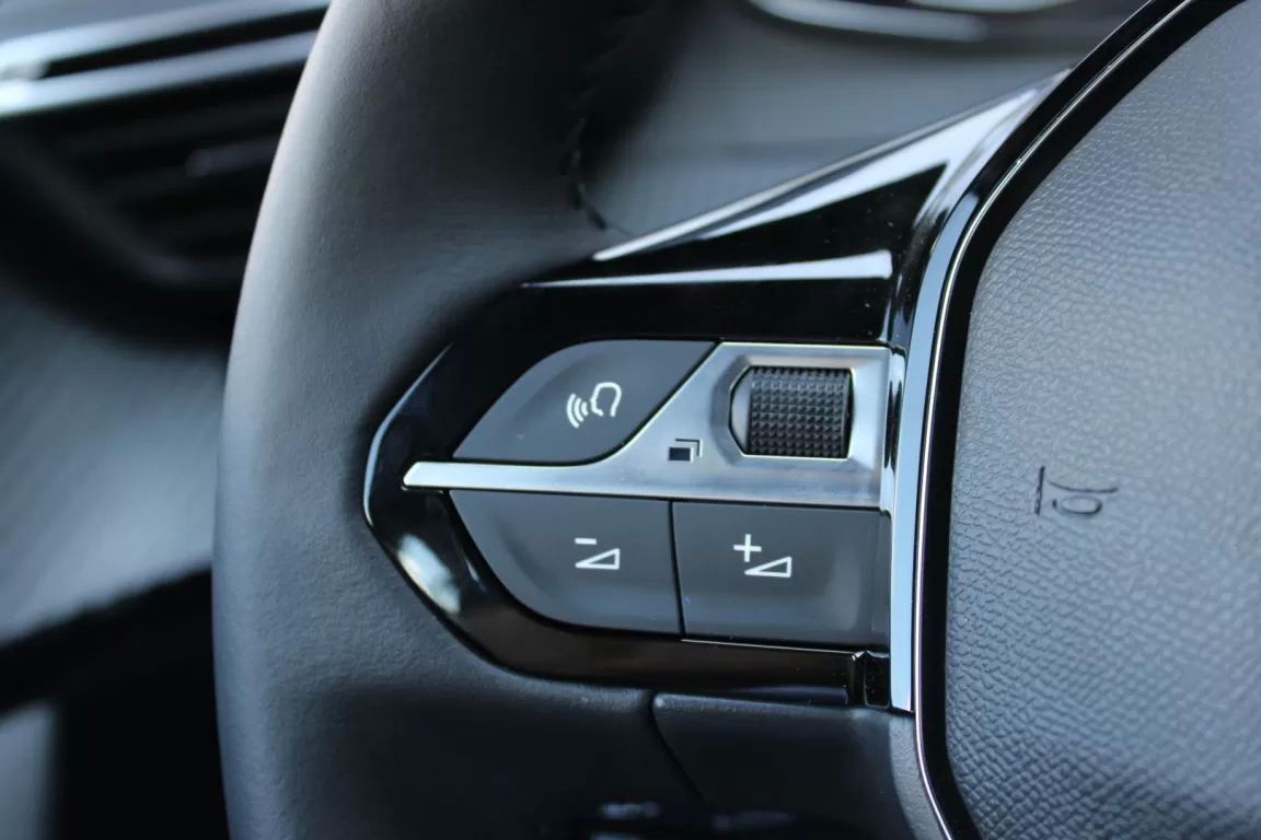 peugeot-2008-2024-gasolina-1199cc
