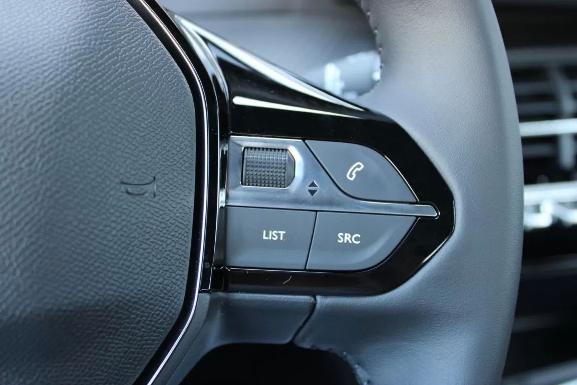 peugeot-2008-2024-gasolina-1199cc