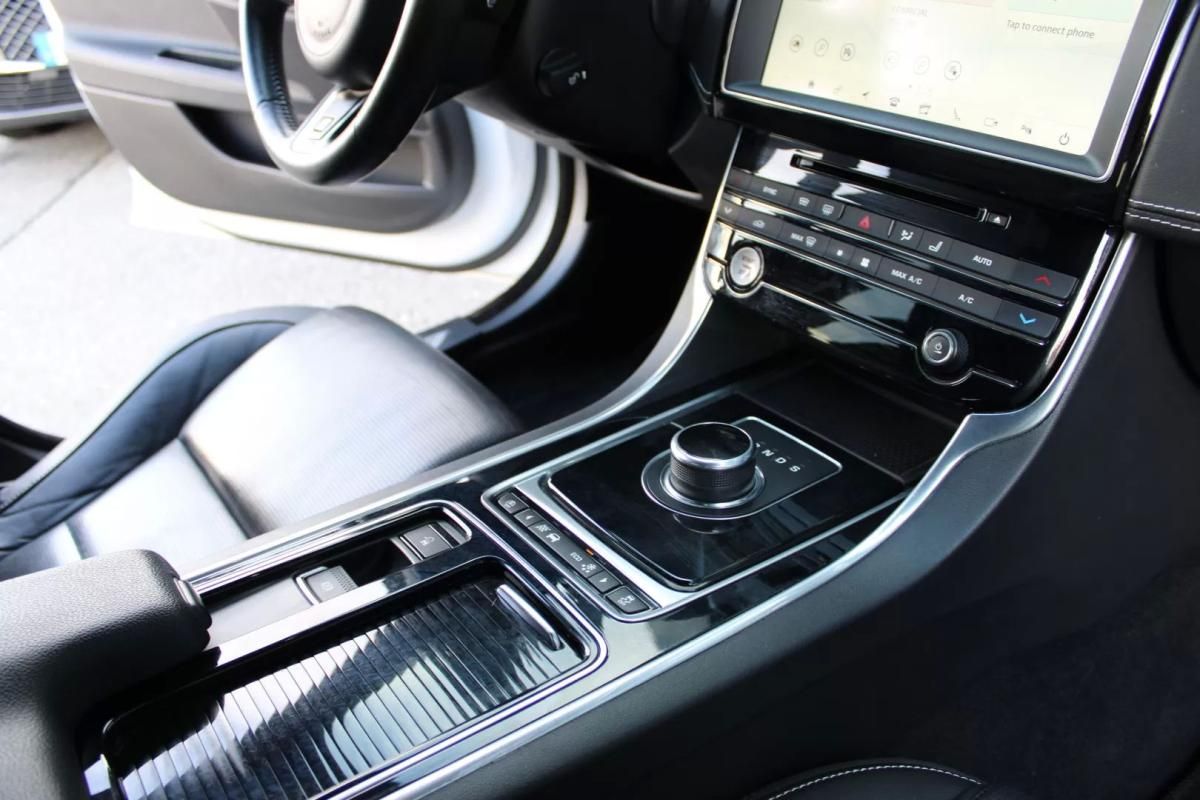 jaguar-xe-2018-diesel-1999cc