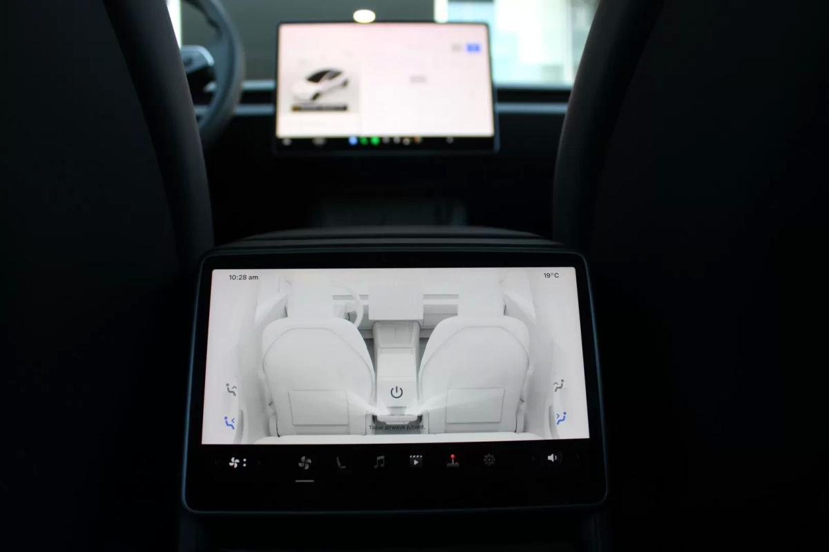 tesla-model-3-2023-eletrico-200cc