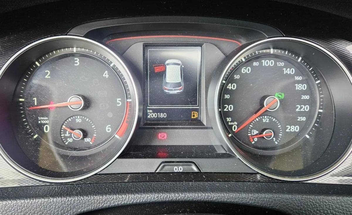 volkswagen-golf-2013-diesel-1968cc