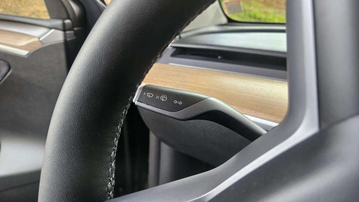 tesla-model-y-2023-eletrico-0cc