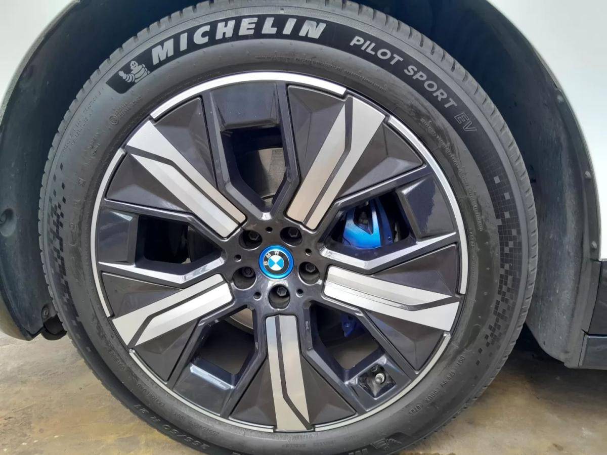 bmw-ix-2023-eletrico-200cc