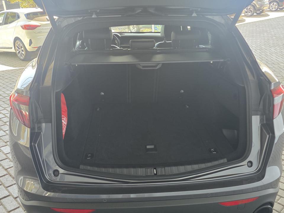 alfa-romeo-stelvio-2023-diesel-2143cc