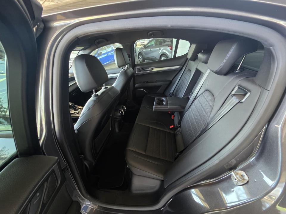 alfa-romeo-stelvio-2023-diesel-2143cc