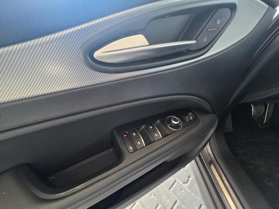 alfa-romeo-stelvio-2023-diesel-2143cc