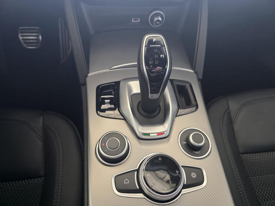 alfa-romeo-stelvio-2023-diesel-2143cc