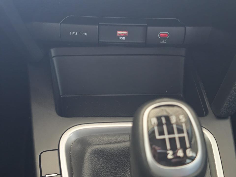 kia-xceed-2025-gasolina-998cc