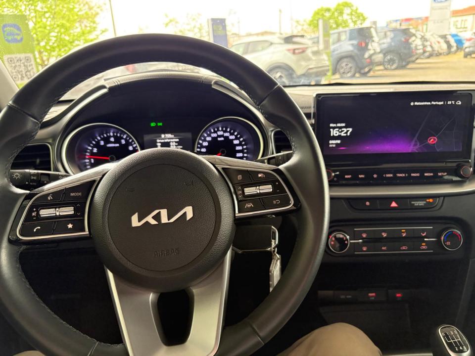 kia-xceed-2025-gasolina-998cc