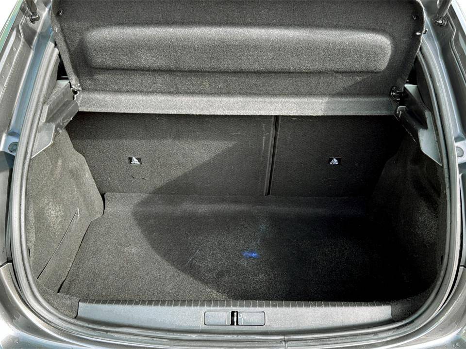 peugeot-208-2023-gasolina-1199cc