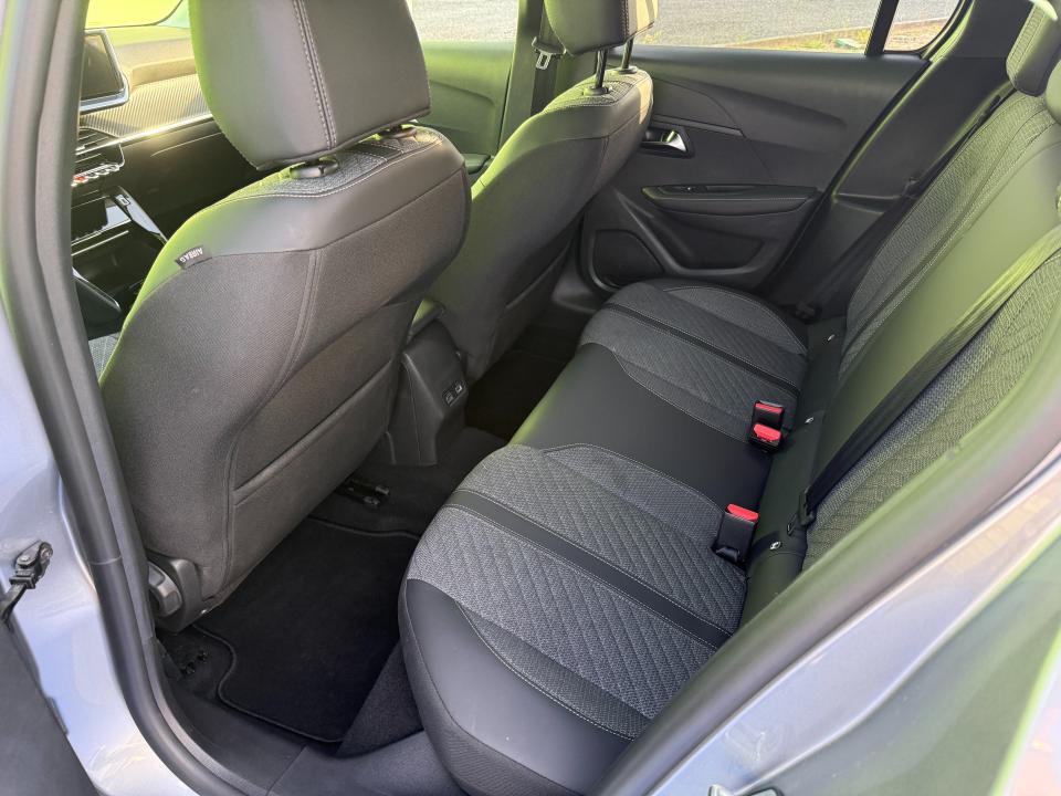 peugeot-208-2025-gasolina-1199cc