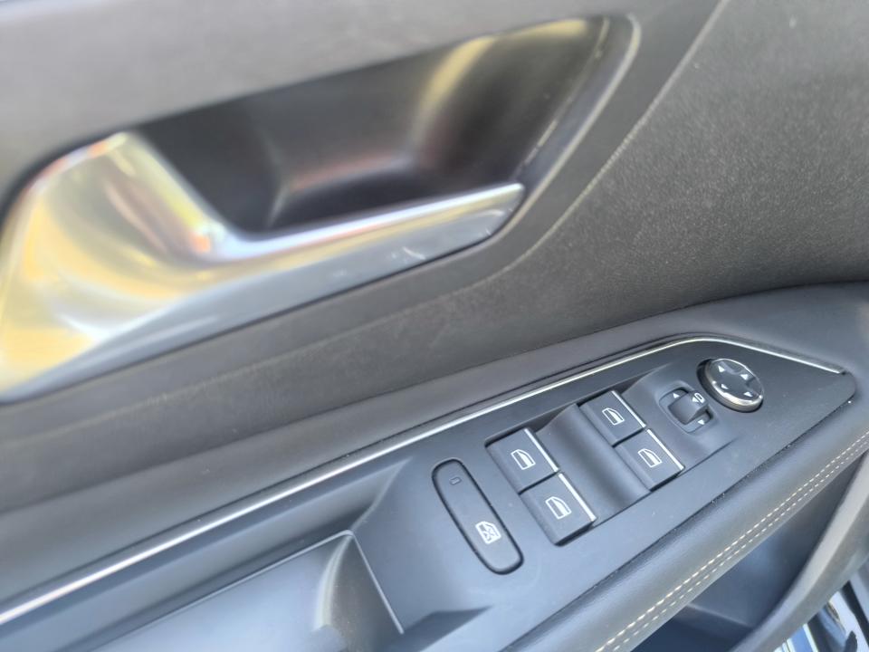 peugeot-3008-2023-hibrido-1598cc