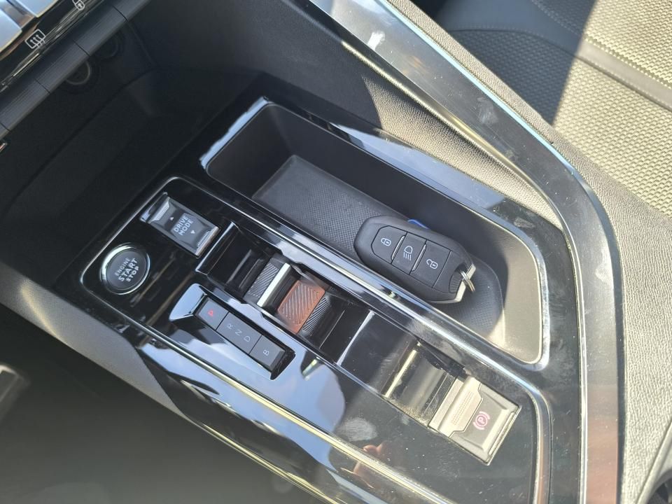 peugeot-3008-2023-hibrido-1598cc