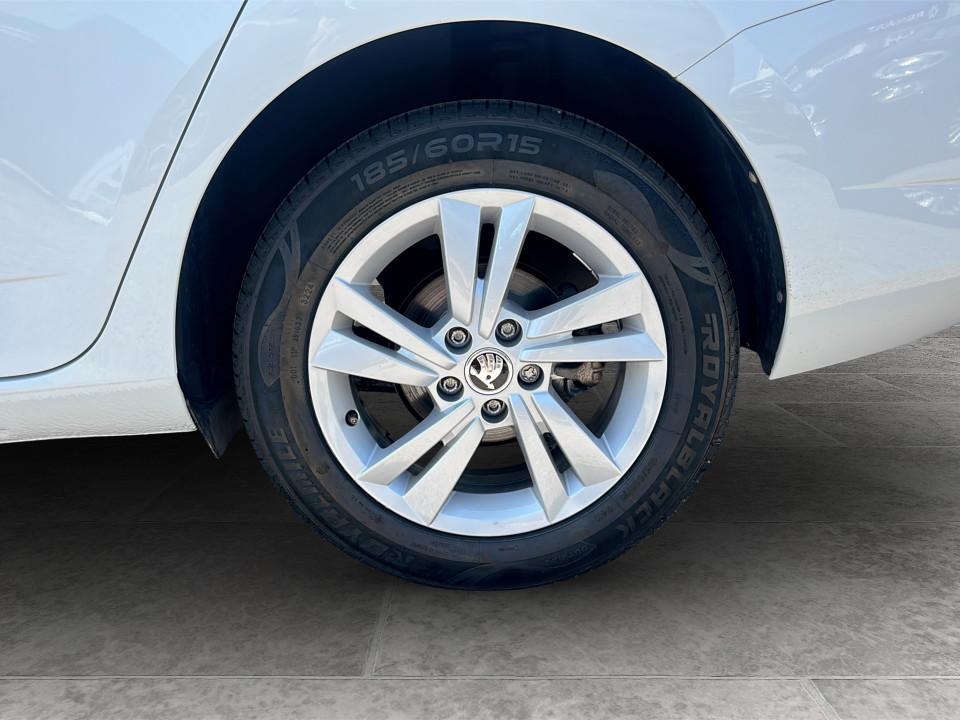 skoda-fabia-2022-gasolina-999cc