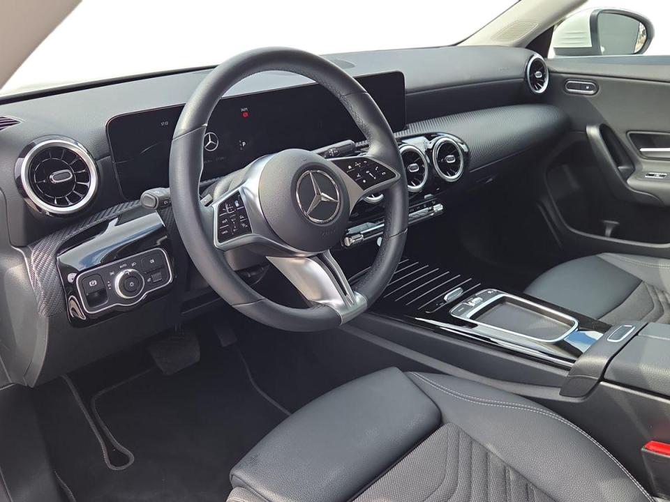mercedes-benz-glb-2025-hibrido-1332cc