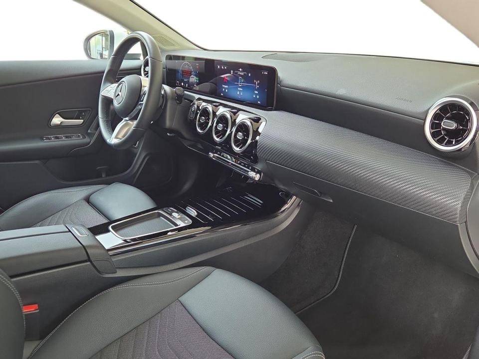 mercedes-benz-glb-2025-hibrido-1332cc