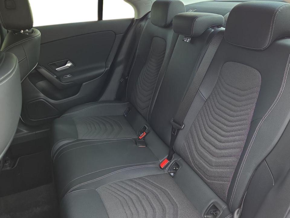 mercedes-benz-glb-2025-hibrido-1332cc