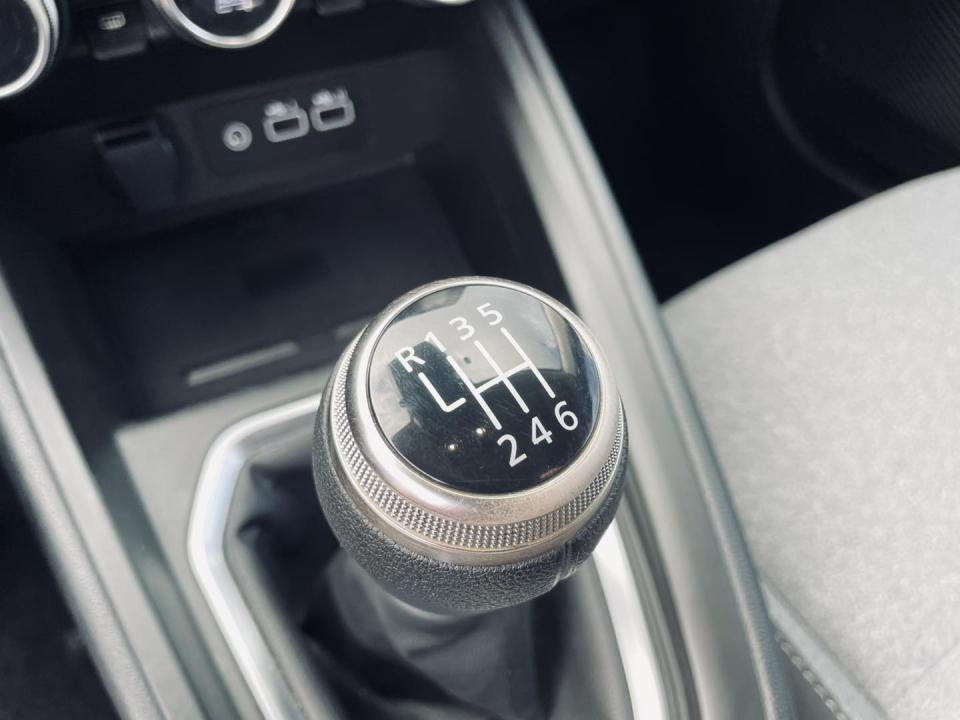 mitsubishi-colt-2024-gasolina-999cc
